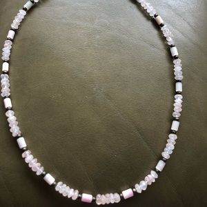 Short Necklace in soft pink and white colors